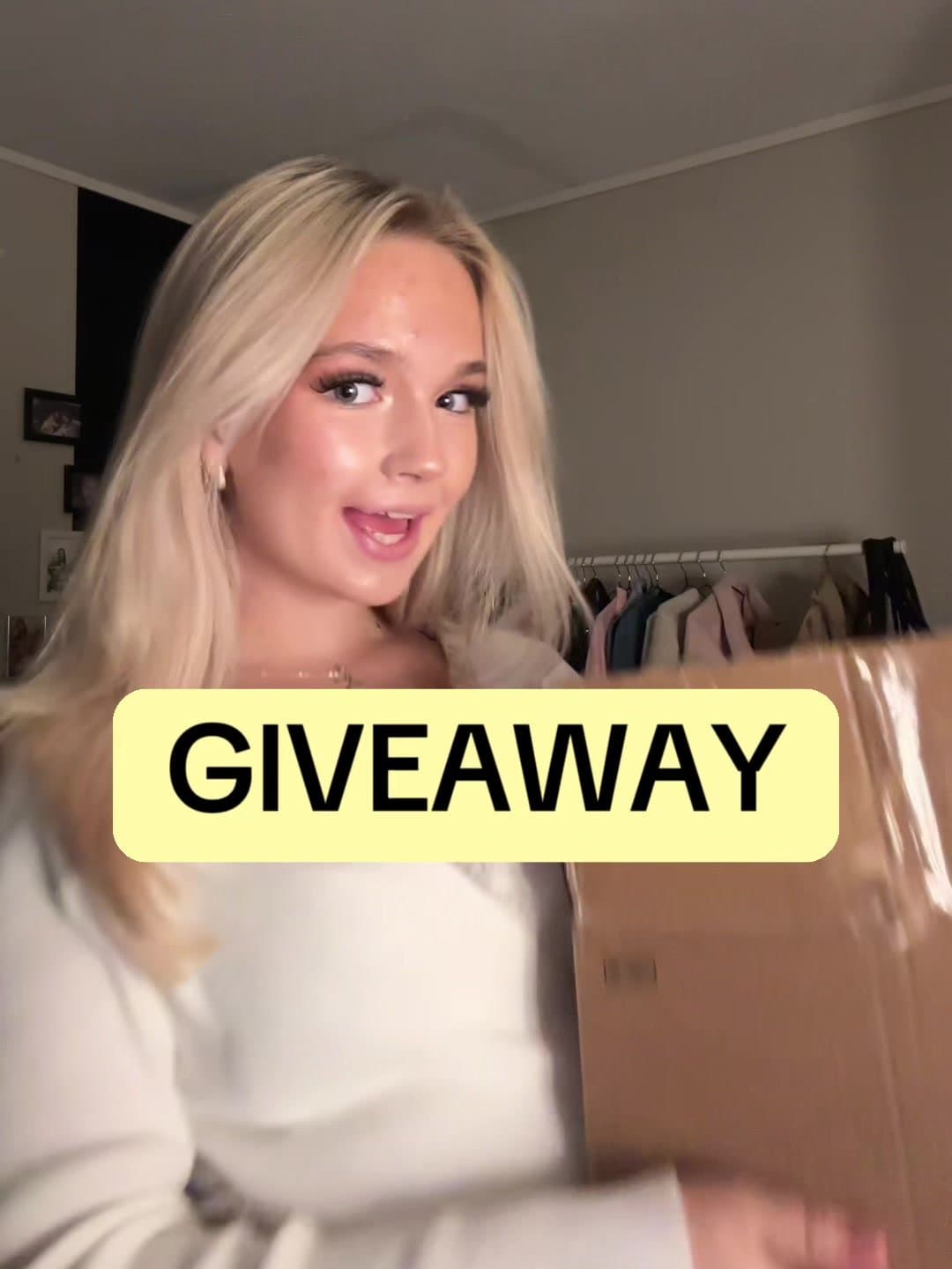 «GIVEAWAY» — Live pakker opp pakken fra Sykt Fett. Betalt samarbeid.